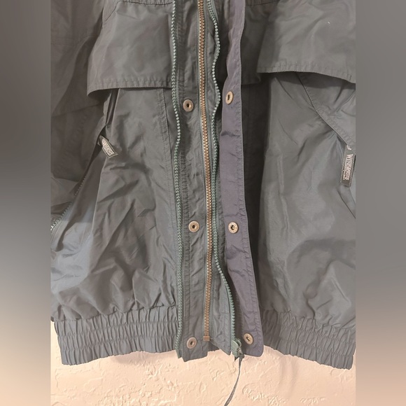 SOLD. Oversized winter jacket. Perfect for cold and rainy weather. - Picture 5 of 14